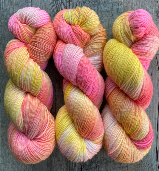 Fuchsia sunrise - ARAN weight