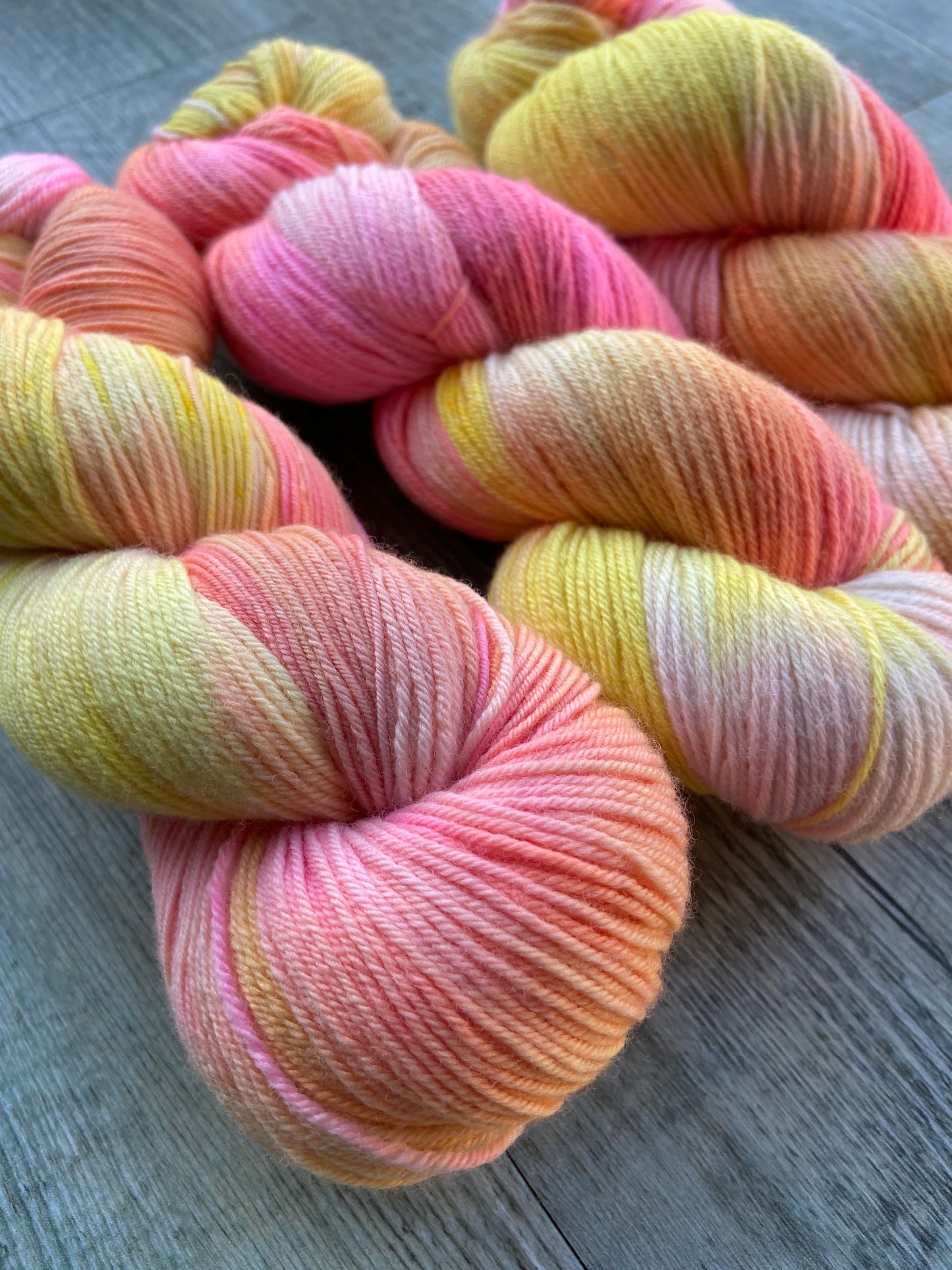 Fuchsia sunrise - ARAN weight